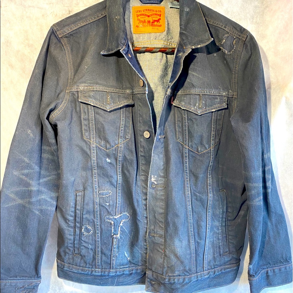 Levi’s Distressed Denim Trucker Jacket!!! XL